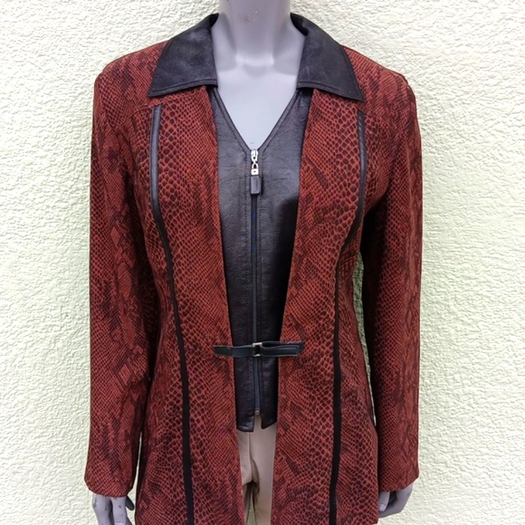 FAROUCHE (CANADA)1980s Vintage (1) PC Repilian Print Fabric W/Faux Leather Trim - Picture 10 of 17